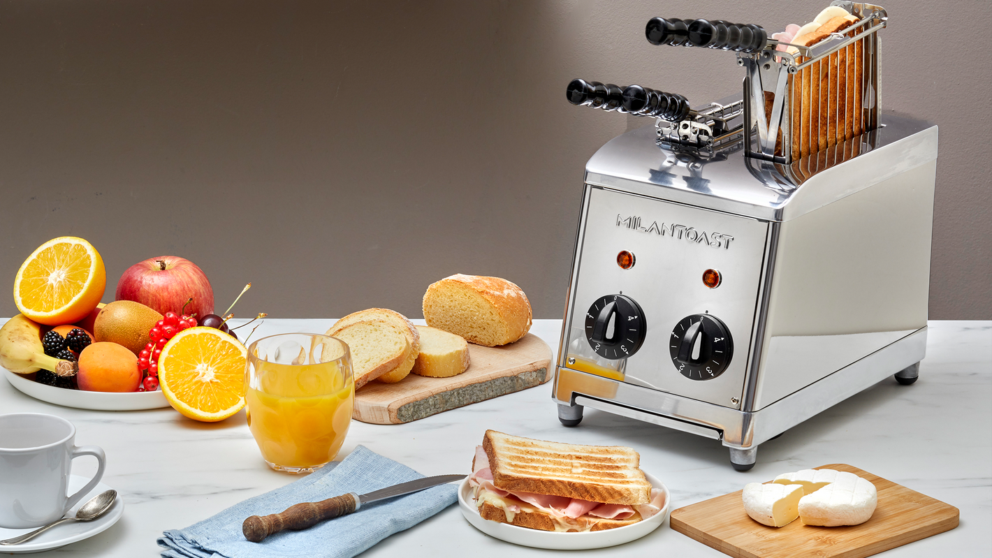 Classic sandwich toaster with tongs, Gold